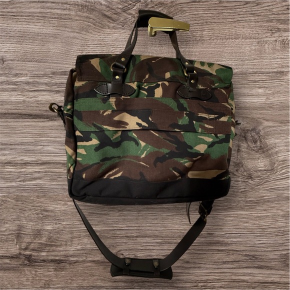 FILSON 72 Hour Briefcase Camouflage - LIKE NEW!!

Gently Used, Looks Like New - Picture 2 of 6